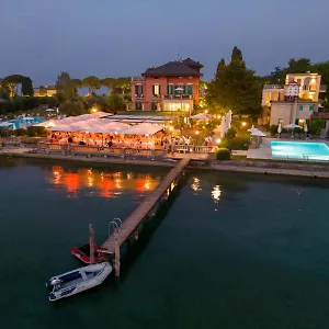 https://villa-pioppi-hotel.it-lombardy.com